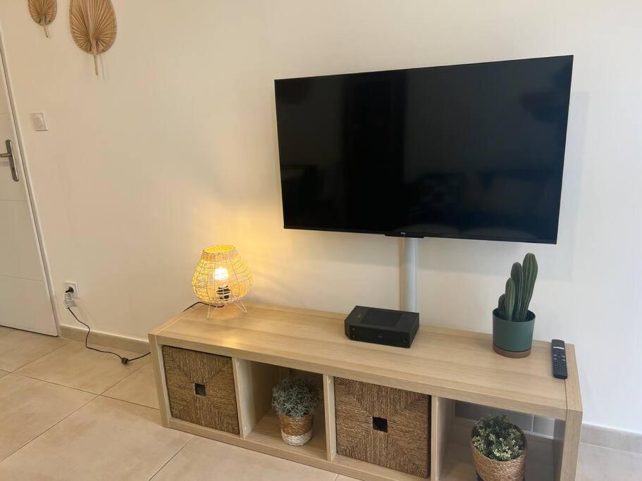 Apartament La Glycine - Parking Gratuit - Ac Clim - Cour Prive - Villeneuve-lès-Avignon Zewnętrze zdjęcie